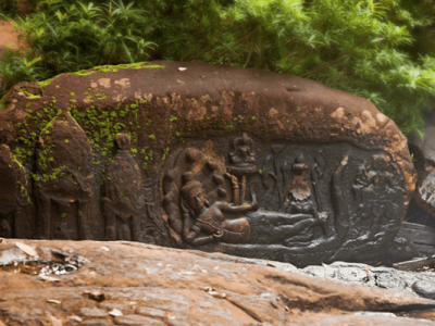 Stone carvings of thousand Lingas, Travel to Siem Reap