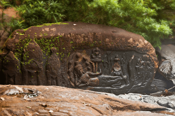Stone carvings of thousand Lingas, Travel to Siem Reap