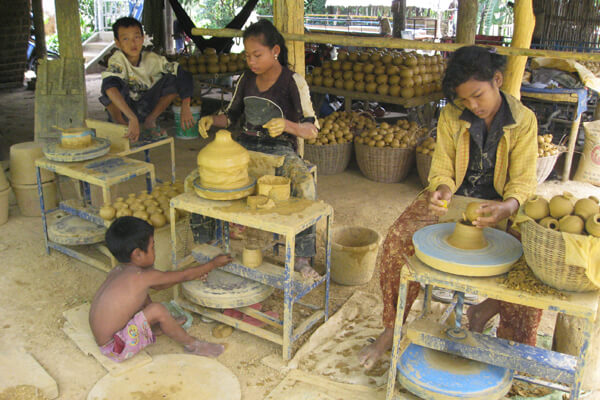 Pottery factory in Kompong Chang, Tour in Cambodia 