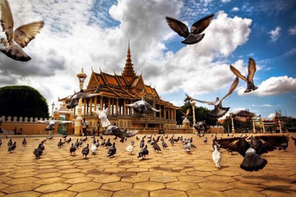 Royal Palace in Phnom Penh Tour