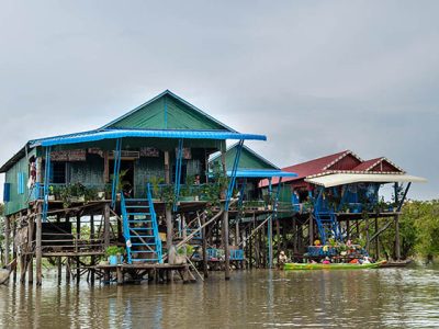 tonle sap floating village