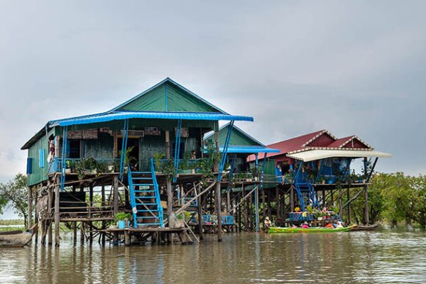 tonle sap floating village