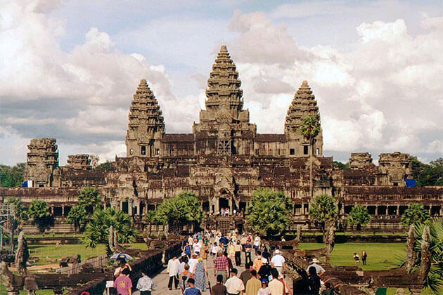Angkor Wat in Dry Season, Travel to Cambodia