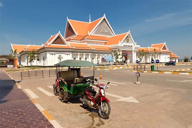 tuk tuk in Cambodia, Things to do and see in Cambodia 3 weeks itinerary 