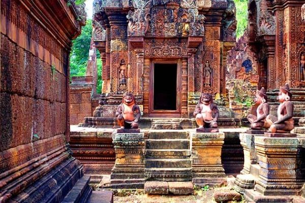 Banteay Srei temple, Luxury tour in Cambodia
