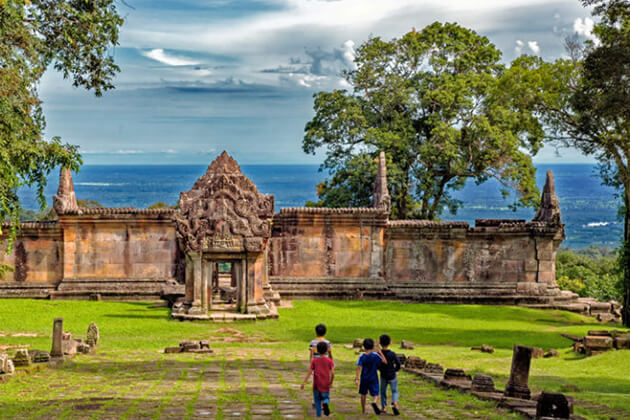 visit Reah Vihear Temples in Cambodia tour
