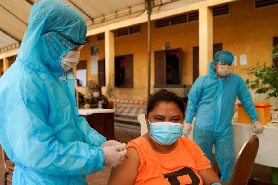 Cambodia Begins Vaccination Campaign against COVID-19