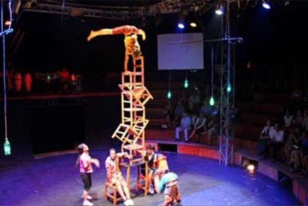 Phare circus in Cambodia, Luxury tour vacations