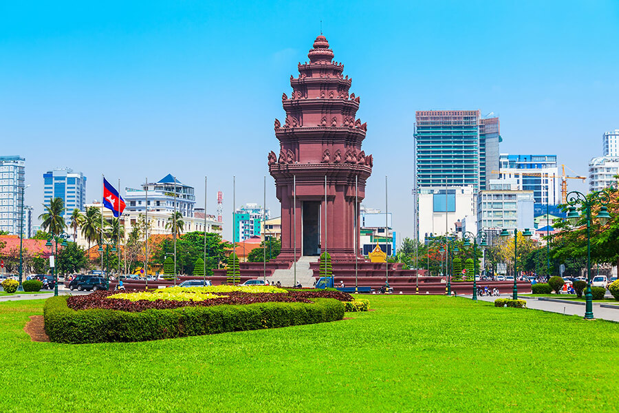Phnom Penh Independence Monument - Cambodia tour
